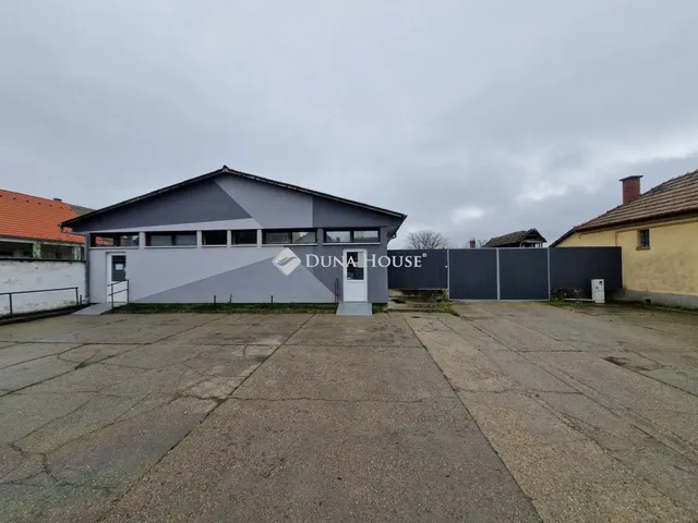 Eladó kereskedelmi és ipari ingatlan Vaskút 270 nm