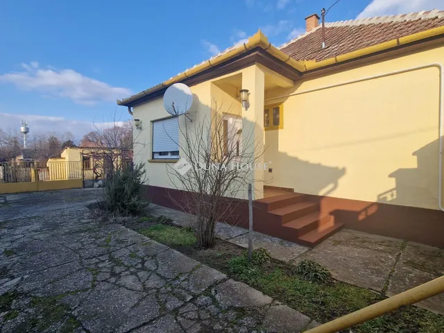 Eladó ház Kunbaja 75 nm