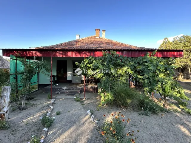 Eladó ház Nagybaracska 87 nm