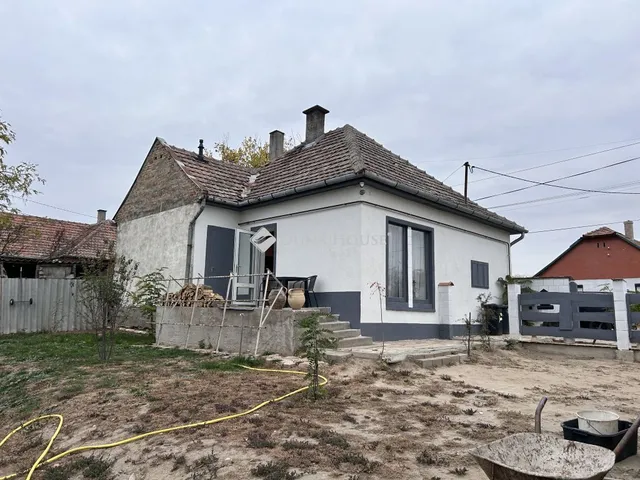 Eladó ház Nagybaracska 64 nm