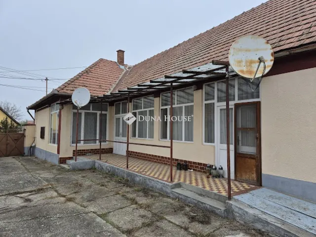 Eladó ház Dávod 130 nm