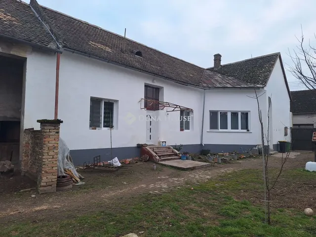 Eladó ház Szeremle 135 nm