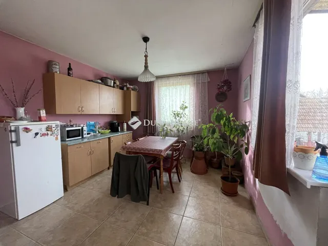 Eladó ház Érsekcsanád, Új sor 200 nm