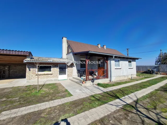 Eladó ház Szeremle 67 nm