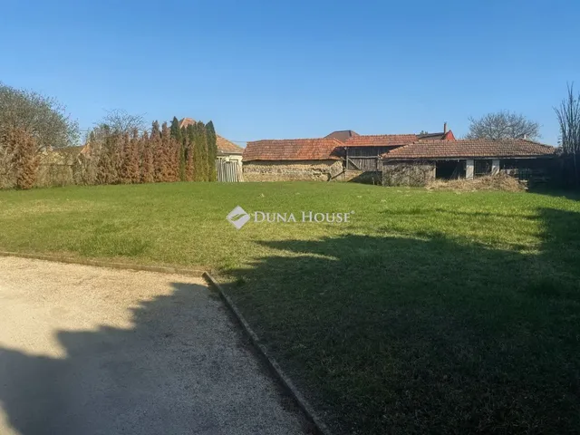 Eladó ház Császártöltés 178 nm