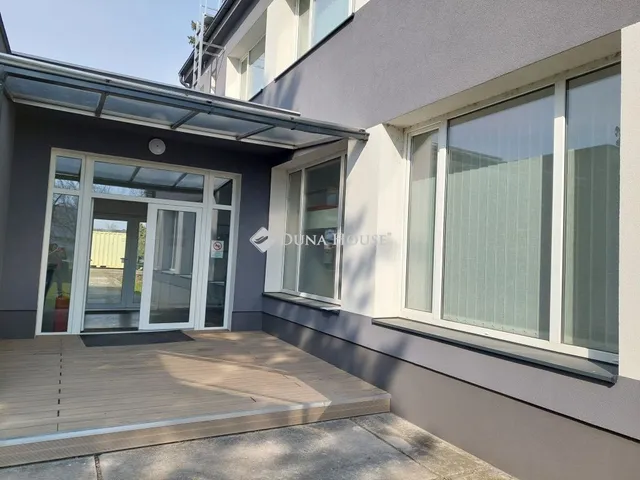 Eladó kereskedelmi és ipari ingatlan Baja 600 nm