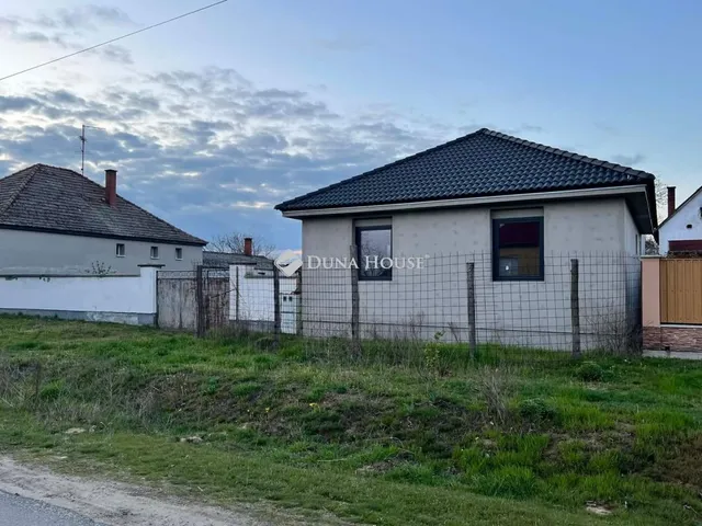 Eladó ház Érsekcsanád, Petőfi Sándor utca 120 nm