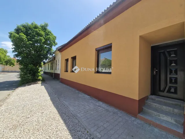 Eladó lakás Baja 94 nm