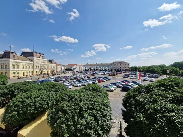 Kiadó lakás Baja, Szentháromság tér 91 nm