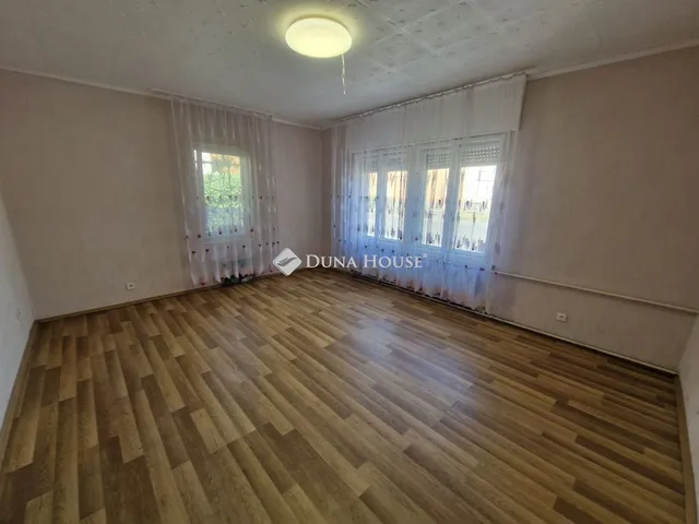 Eladó ház Baja, Dózsa György út 157 nm