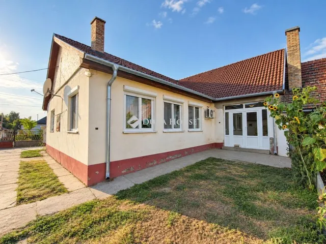 Eladó ház Érsekcsanád 128 nm