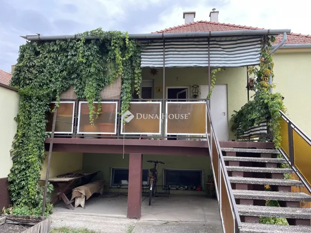 Eladó ház Gara 240 nm