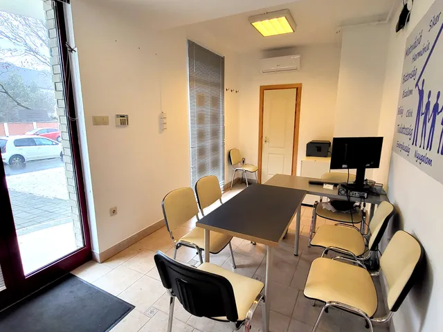 Eladó kereskedelmi és ipari ingatlan Budapest IV. kerület, Káposztásmegyer, Homoktövis utca 97-99 18 nm