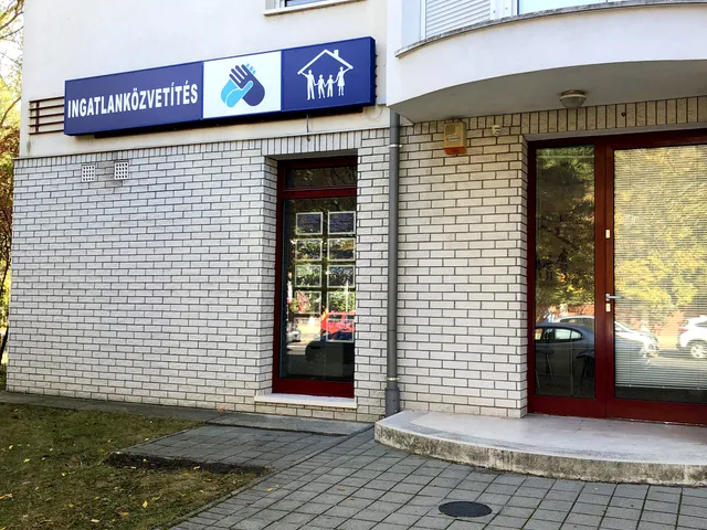 Eladó kereskedelmi és ipari ingatlan Budapest IV. kerület, Káposztásmegyer 18 nm