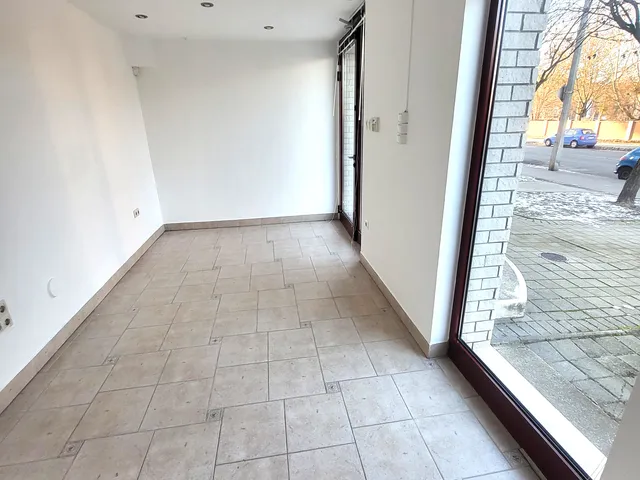 Eladó kereskedelmi és ipari ingatlan Budapest IV. kerület, Káposztásmegyer, Homoktövis utca 97-99 18 nm