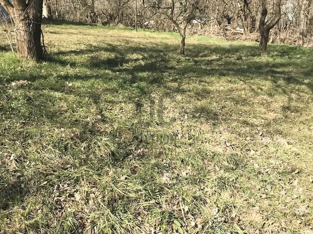 Eladó telek Balatonszárszó 1410 nm