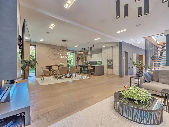 Eladó ház Budapest II. kerület, Petneházyrét 440 nm