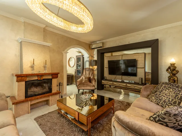 Eladó ház Budapest XVI. kerület, Rákosszentmihály, Nefelejcs utca 250 nm