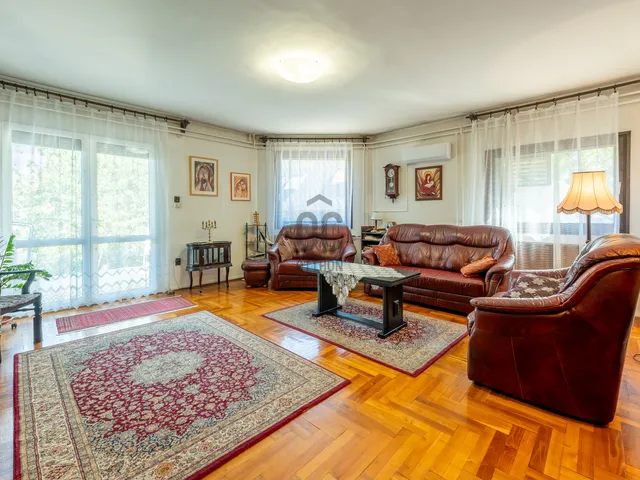 Eladó ház Budapest III. kerület, Remetehegyi út 270 nm