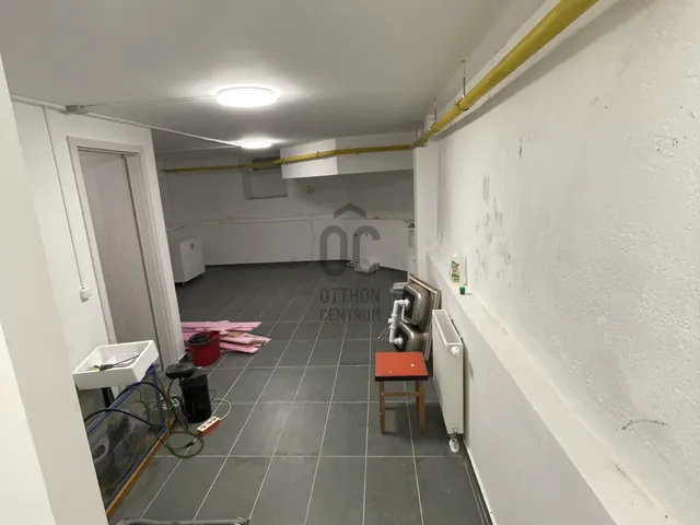 Kiadó kereskedelmi és ipari ingatlan Budapest XIII. kerület, Angyalföld 185 nm