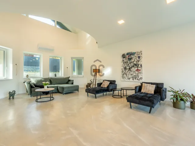 Eladó ház Csobánka, Cseresznyéskert utca 460 nm