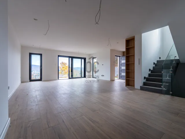 Eladó ház Budapest II. kerület, Máriaremete 202 nm