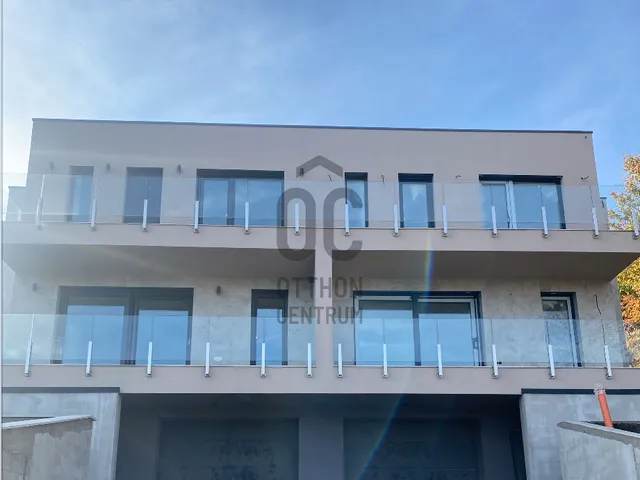 Eladó ház Budapest II. kerület, Máriaremete 202 nm