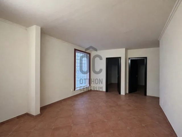 Eladó kereskedelmi és ipari ingatlan Budapest IV. kerület, Újpest 63 nm