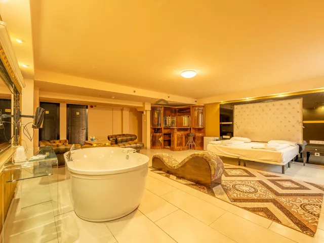 Eladó kereskedelmi és ipari ingatlan Budapest XIV. kerület, Törökőr 4242 nm