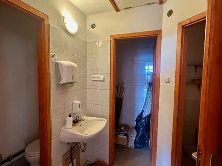 Kiadó kereskedelmi és ipari ingatlan Érd 220 nm