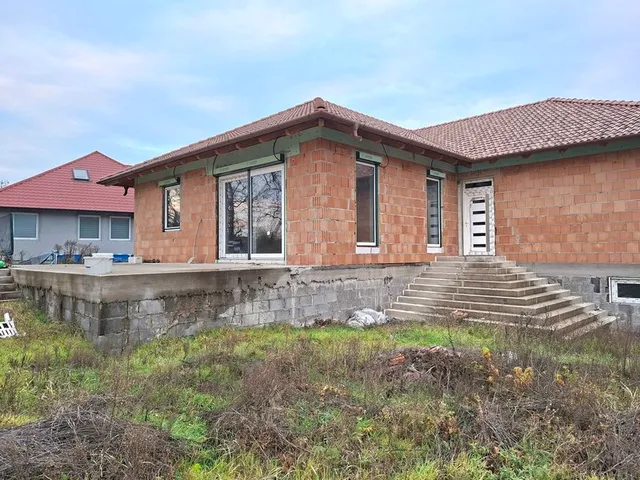 Eladó ház Tordas 303 nm