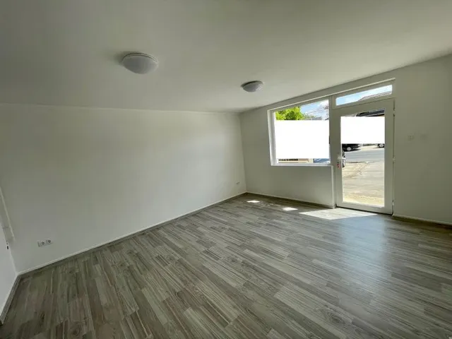 Kiadó kereskedelmi és ipari ingatlan Érd 37 nm