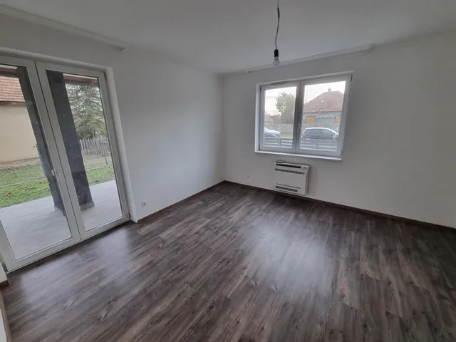 Eladó lakás Pusztaszabolcs 33 nm