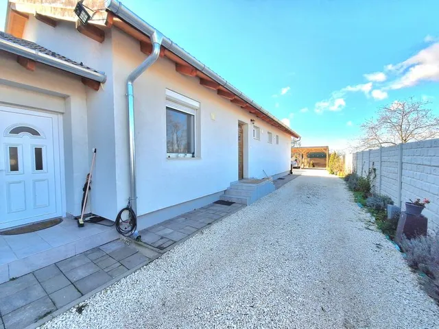 Eladó ház Iváncsa 99 nm
