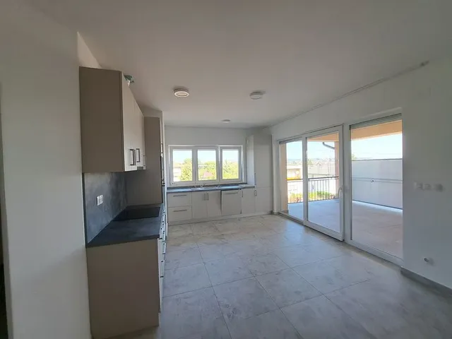 Kiadó lakás Érd 107 nm
