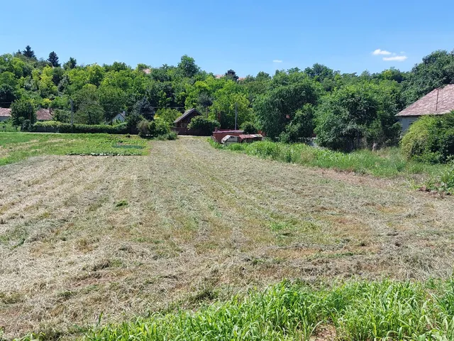 Eladó telek Gomba, Akácfasor 1600 nm