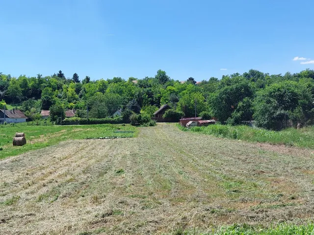 Eladó telek Gomba, Akácfasor 1600 nm