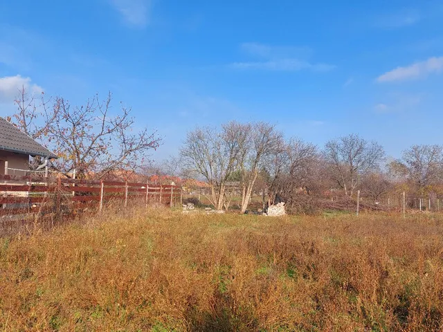 Eladó telek Pilis, Bicskei köz 750 nm