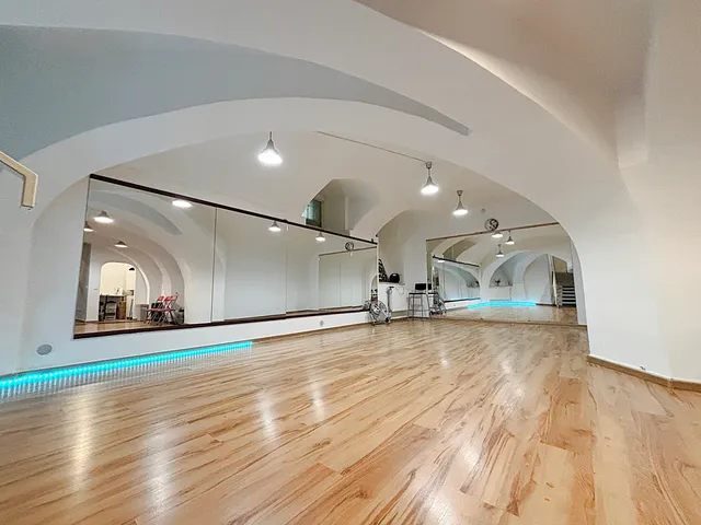 Kiadó kereskedelmi és ipari ingatlan Budapest XI. kerület, Kelenföld 104 nm