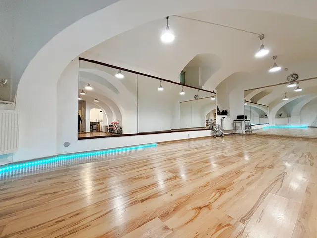 Eladó kereskedelmi és ipari ingatlan Budapest XI. kerület, Lágymányos 104 nm