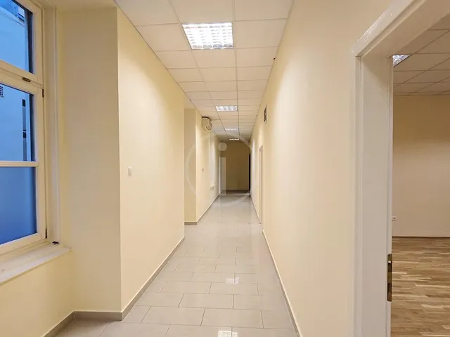 Kiadó kereskedelmi és ipari ingatlan Budapest V. kerület, Belváros 185 nm