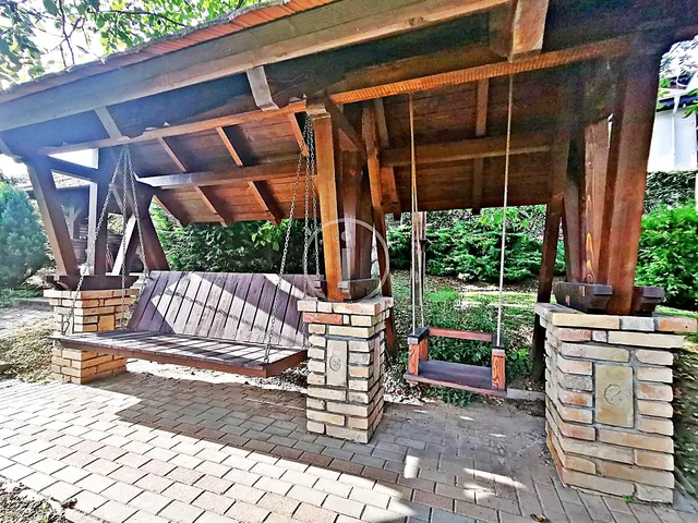 Kiadó ház Budapest II. kerület, Széphalom 264 nm