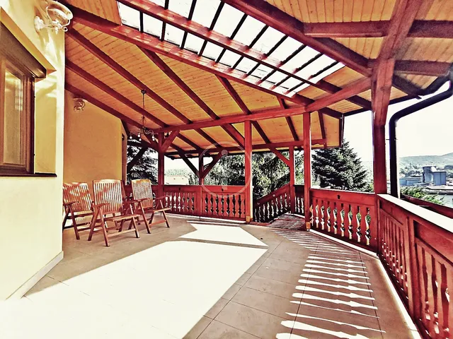 Kiadó ház Budapest II. kerület, Széphalom 264 nm