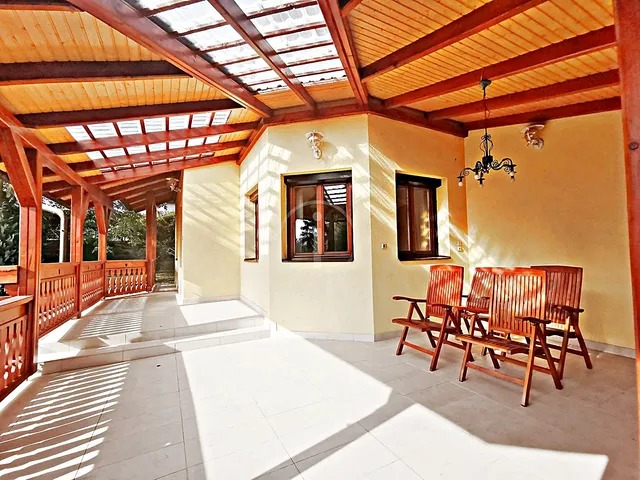 Kiadó ház Budapest II. kerület, Széphalom 264 nm