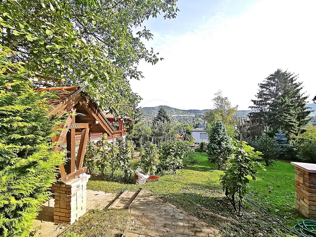 Kiadó ház Budapest II. kerület, Széphalom 264 nm