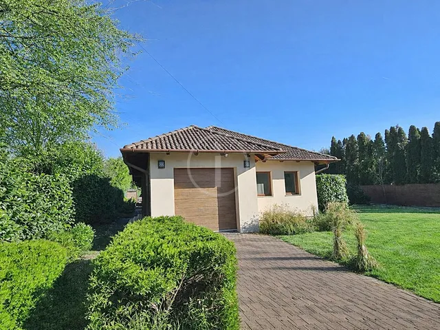 Kiadó ház Szada 150 nm