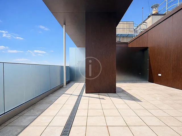 Kiadó kereskedelmi és ipari ingatlan Budapest VIII. kerület, Corvin negyed, Corvin sétány 108 nm