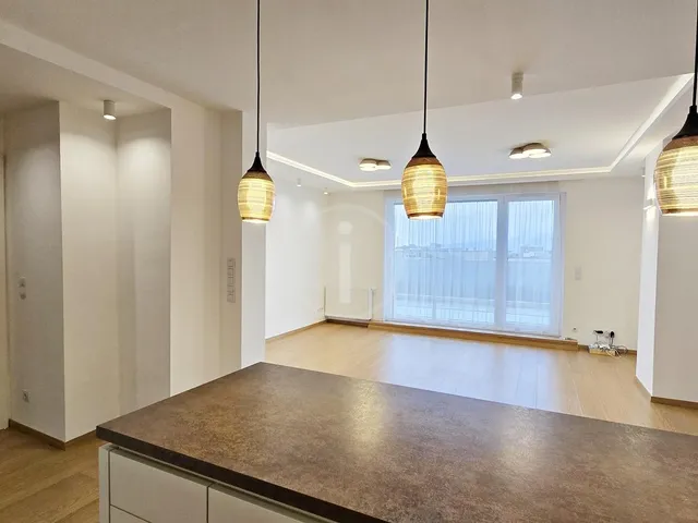 Kiadó kereskedelmi és ipari ingatlan Budapest VIII. kerület, Corvin negyed 140 nm