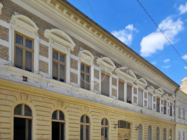 Eladó kereskedelmi és ipari ingatlan Budapest VI. kerület, Nagykörúton belüli terület 111 nm