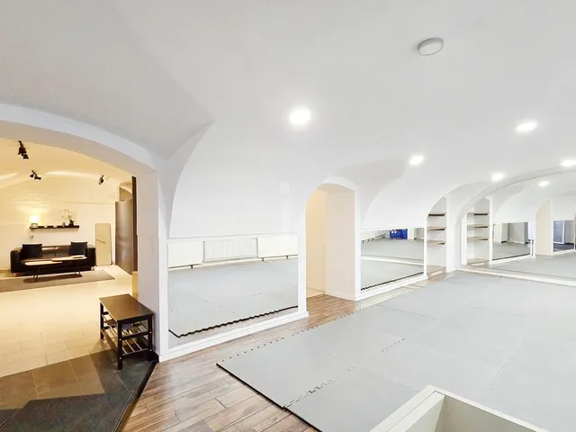 Eladó kereskedelmi és ipari ingatlan Budapest VI. kerület, Nagykörúton belüli terület 111 nm